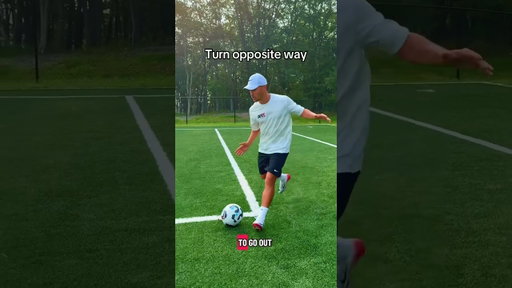The Art of Splitting 2 Defenders 🏃‍♂️〰️🏃‍♂️