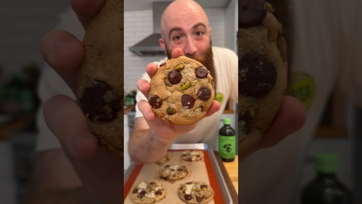 EVOO choc-chip cookies crush butter ones- @getgraza halva + pistachios, 1 bowl, 5 min. YASSS!