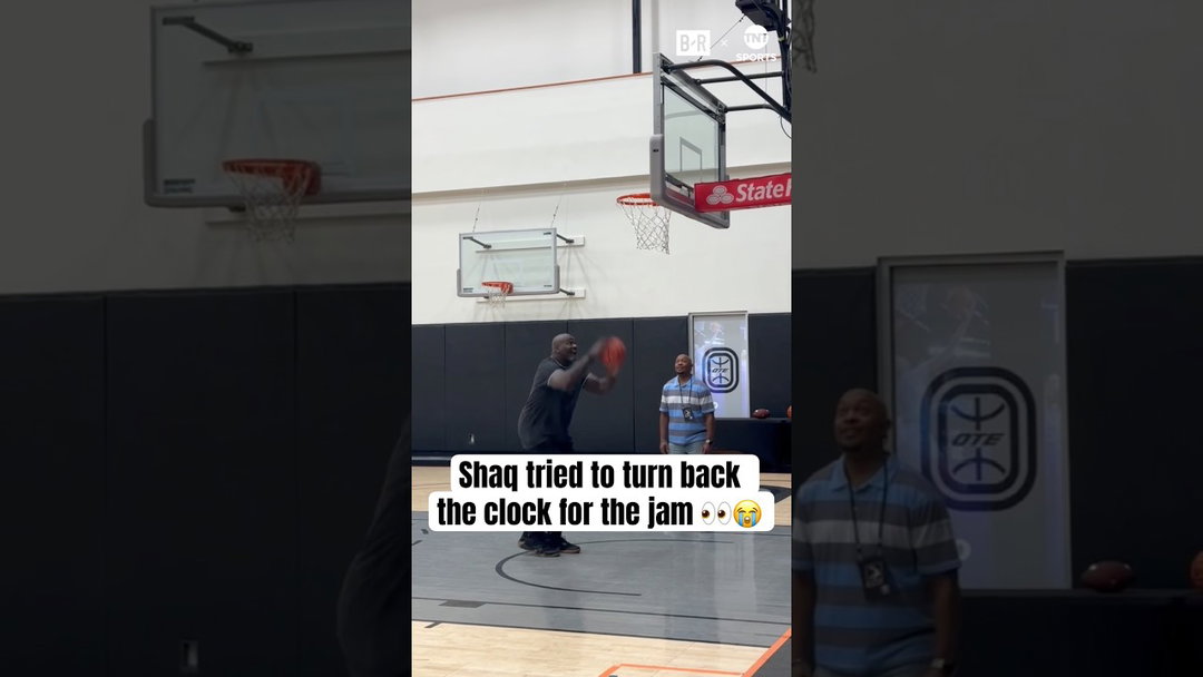 Shaq’s dunk attempt didn’t go as planned 😅