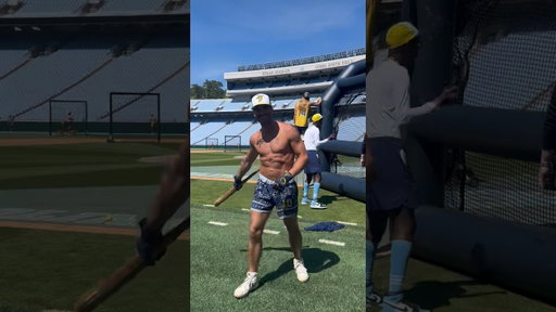 bat tricks in UNC 👍🏼 let’s go bananas!