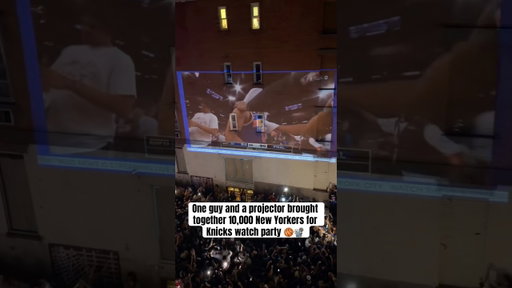 This had to be the biggest Knicks watch party 🔥