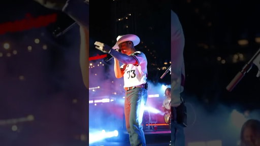 Raising ‘em up right! 🤘 #countrymusic #dustinlynch #smalltownboy
