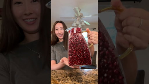 Filling an entire jar with pomegranates! Why do these have to be my favorite fruit 🥲 #pomegranate