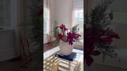 Little pop of red❤️ #shorts #holidayseason #christmasdecor #easydiy #floralarrangement #home