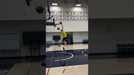 Jay Huff’s Dunk Package is Unmatched 🔁  (🎥/ig jay.huff.142)