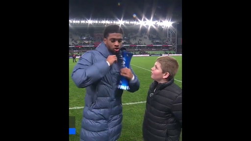 What a moment between Ibrahim Mbaye and this kid 🥹✨ #football #ligue1 #psg  #ligue1mcdonalds