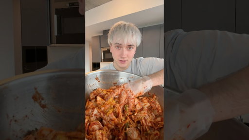Making a new batch of kimchi!🥬