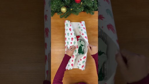 How to wrap clothes without a box 👖 #wrapping #howtowrap #giftideas #christmas #sustainablewrapping