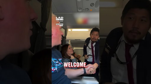 Passenger Tips Flight Attendant Out of Kindness ✈️❤️