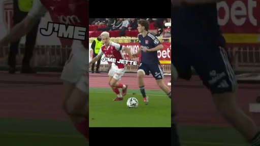 Je cours, j’me jette 😂 #football #ligue1 #sport #foot #ligue1mcdonalds #soccer #footballshorts #edit