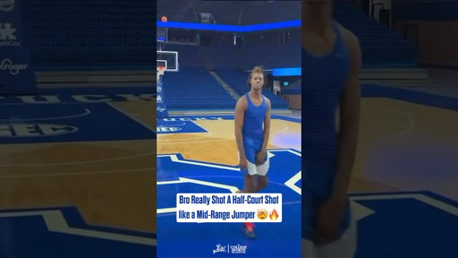 And he turned around for the no-look 🔥