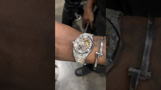 Ye flexes his $1.8 million Audemars Piguet watch. ⌚💰