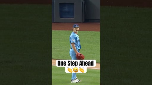 Adam Macko was one step ahead in the best way possible 😆👏 #MLB #BlueJays