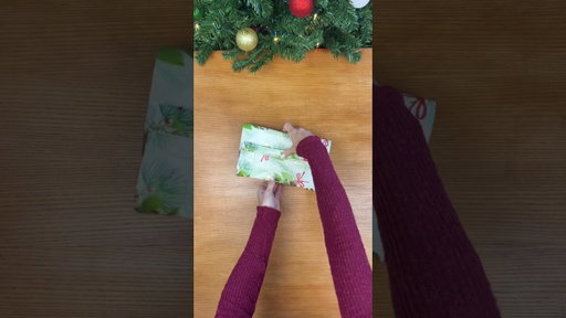 Never gift wrap without Little ELF 🎄 #christmas #merrychristmas #wrapping #howtowrap #howto