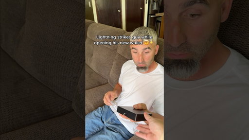 Lightning strikes this guy opening his Ridge wallet at home 🤯⚡️