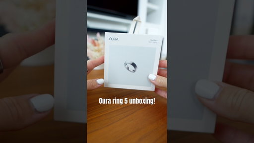 Oura ring 5 is TINY! (Unboxing)