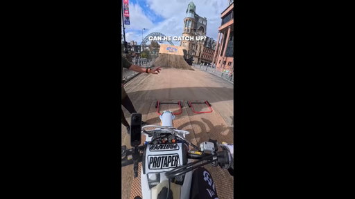 When the chase becomes the strategy 🏍️💥
