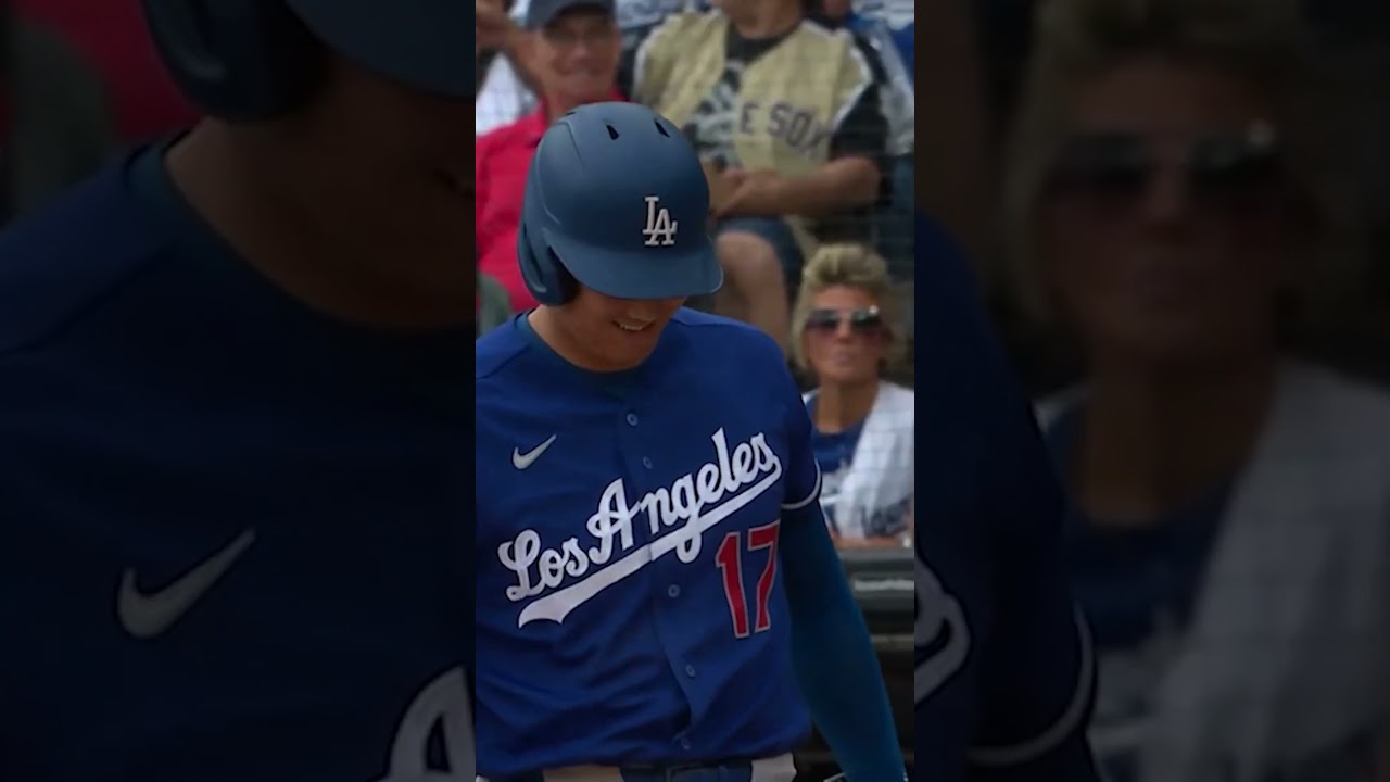 Shohei Ohtani almost gets Munetaka Murakami on a foul ball 😳 (Dodgers star having fun!)
