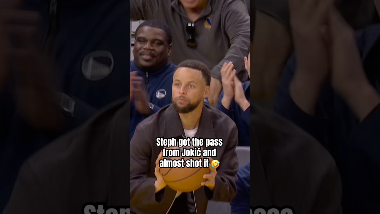 Curry pump-faking on the bench 😂