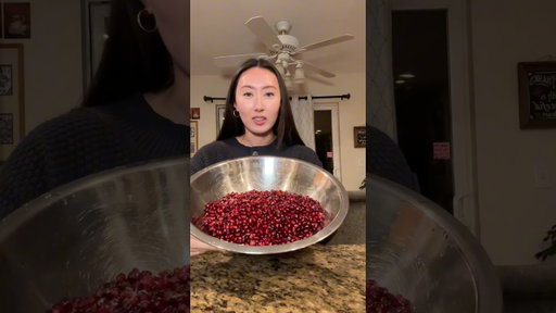 Merry Christmas!! Let’s peel some pomegranates 😁 love eating mold #pomegranates #pomegranatefruit