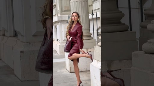A little Bordeaux mood through the city ⚜️ #elegant #fashion #dress #highheels