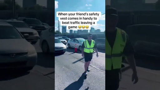 One way to get out of traffic 😂 (via kristeen1993/TT)