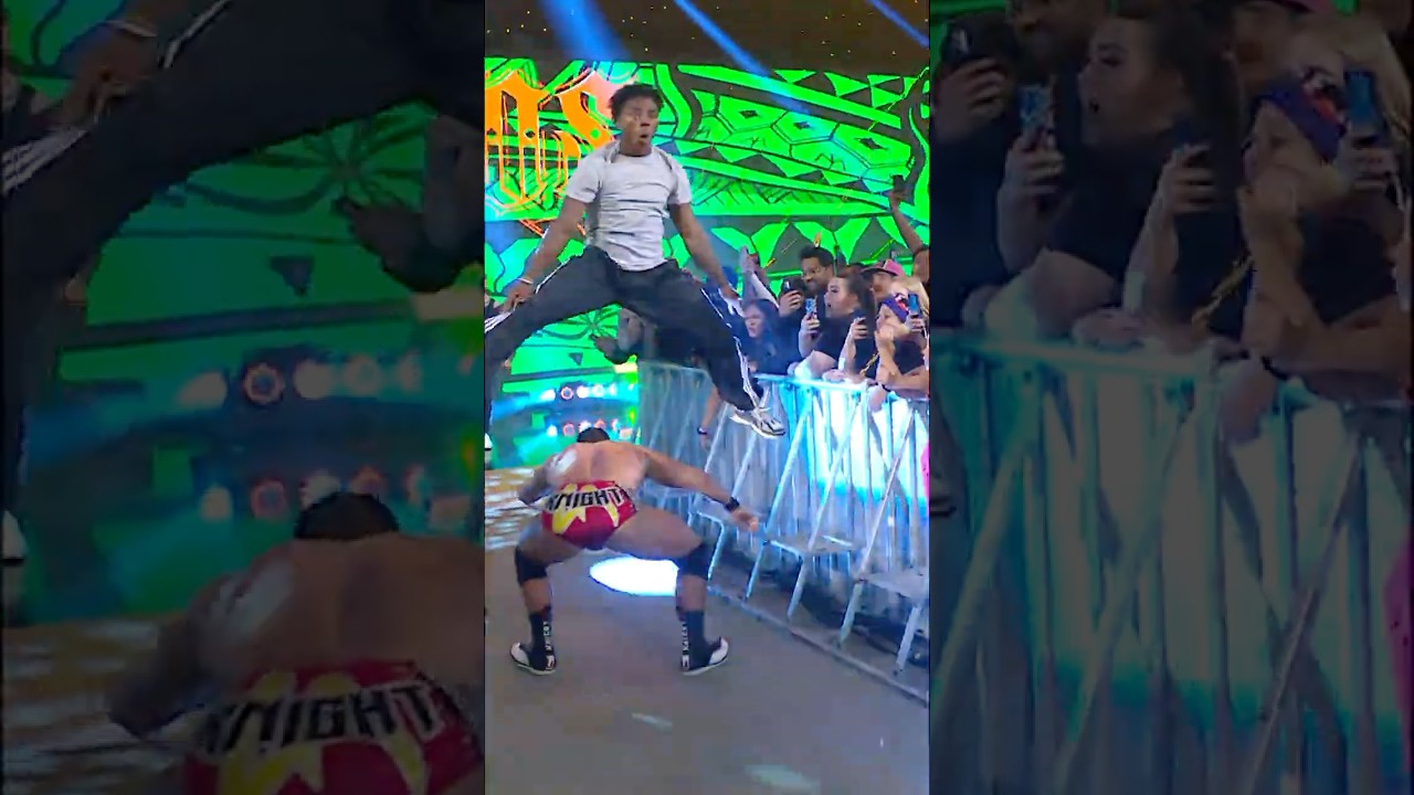 @IShowSpeed got some elevation jumping over LA Knight 😱🔥