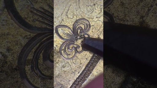 Hand engraving Fleur de lis on a test plate. #artwork #artist #timelesscraftsmanship #jewelry #art