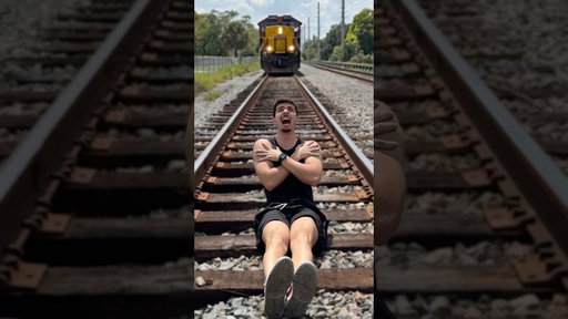 Trem vs Boneco
