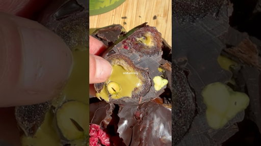 5 ingredient pistachio & date choc bar - recipe via my website link in bio #555 #5ingredientrecipes
