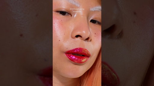 A sparkly lip combo that lasts and you can kiss in 😘 #lipcombo#holidaymakeup