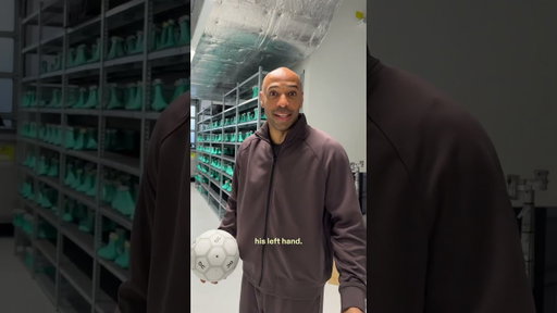 POV: You’re in a game of keepie uppies with Thierry Henry and Roger Federer 😳