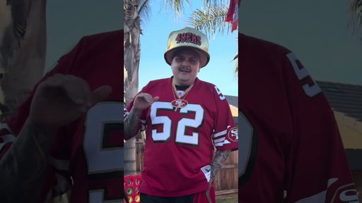 He was enjoying the first half! #49ers #eagles #nflplayoffs