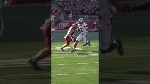 Demond Williams Jr. leaving Pullman with 5 TDs and a DUB #applecup #quarterback #GoHuskies