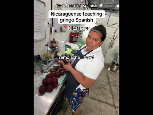 Nicaragüenses have been teaching me Spanish while volunteering at a cafe in Nicaragua 🇳🇮