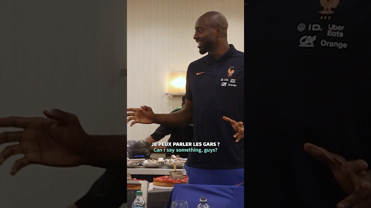 Les Bleus ont célébré l’anniversaire de Mateta comme il se doit ! 🤣💙
