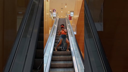 Just casually Scrolling through 😂🧡 skirt: Flor De Liz Guior #trending #dancetrends #escalator