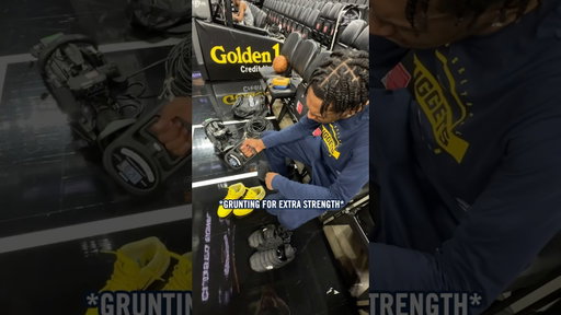 Let’s test the guys’ strength 🧐 #nba #basketball #denvernuggets #gripstrength