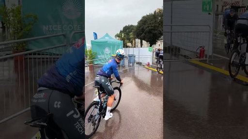 Jensen Plowright adapts to the weather conditions ! #ParisNice