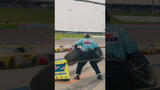 This is what perfect teamwork looks like 🤝 #NASCAR #Shorts