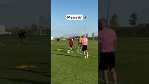 Messi showing off his skills 👀