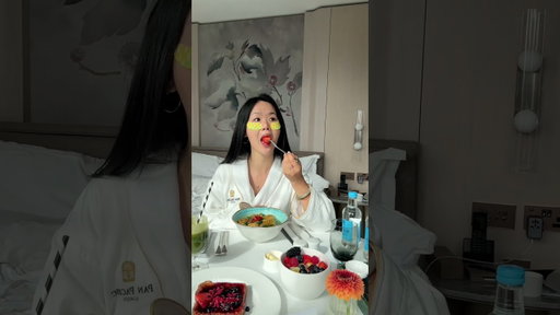Exposing my customer service voice 😩 #roomservice #hotelbreakfast #panpacific #whatiate #hotel