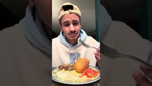 FOOD REVIEWING MY MOMS COOKING