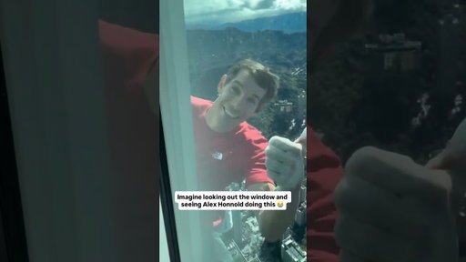 Alex Honnold waving to fans while free soloing Taipei 101 😳 #SkyscraperLIVE #AlexHonnold #FreeSolo