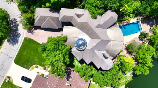 Lakefront mansion in Missouri | Zillow Gone Wild