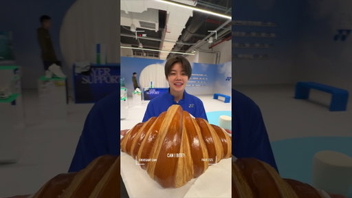 Big croissant with Team Yonex 🥐#Paris2025