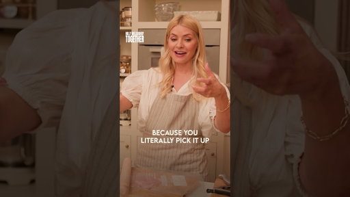 Fancy a ‘chicken ding’ roast dinner?!? 🛎️ #hollywilloughby