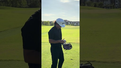 Maybe we should flip flop next time👀 #youtubegolf #evanthompson #closesttopin #holeinone #golf