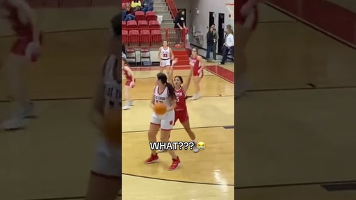 No foul call is CRAZY 💀 (via linds.madelyn/TT)