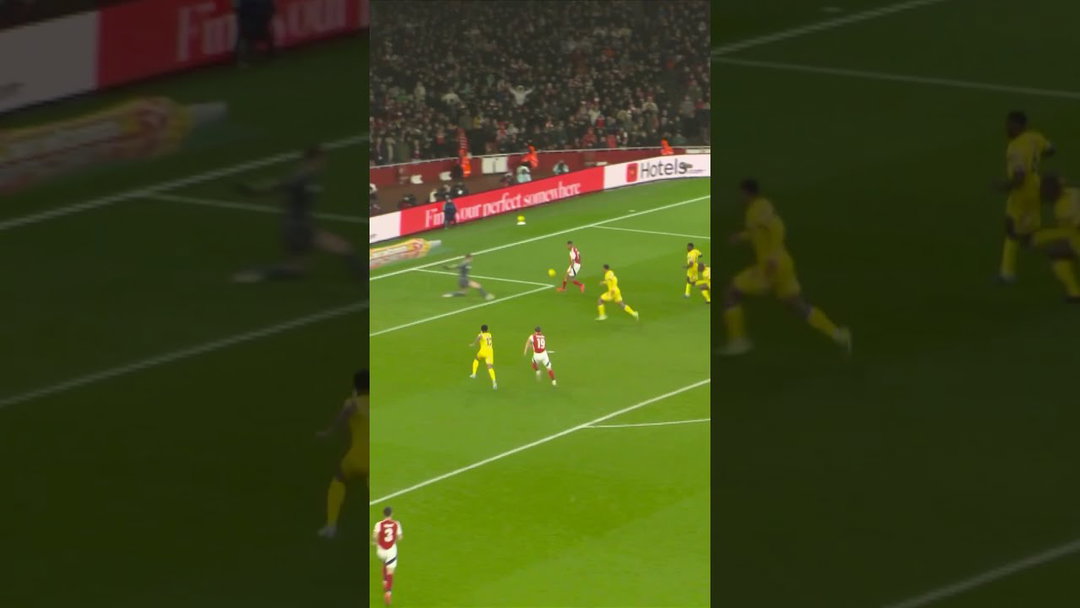 GABRIEL JESUS WITH A CHEEKY CHIP!